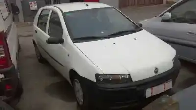 Veicolo di demolizione fiat                                               punto berlina (188)                                                                                                                                                                                                                                        1.2 8v dynamic                                                                                                                                                                                                                                             dell'anno 2000 alimentato 188a4.000