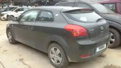 Veicolo di demolizione kia cee´d 1.6 crdi cat dell'anno 2013 alimentato d4fb