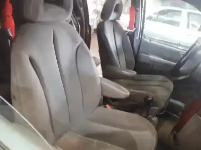 Sloopvoertuig chrysler voyager (rg) 2.5 crd se grand voyager van het jaar 2001 aangedreven vm07c