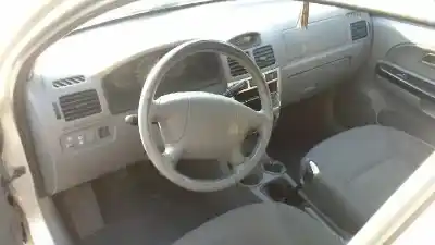 Véhicule à la ferraille kia rio 1.5 cat de l'année 2005 alimenté a5d