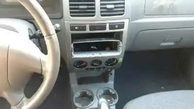 Véhicule à la ferraille kia rio 1.5 cat de l'année 2005 alimenté a5d