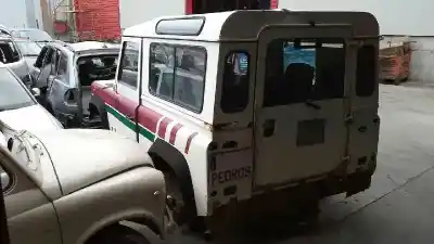 Veículo de Sucata land rover defender (ld) 2.5 td5 do ano 2000 alimentado 10p
