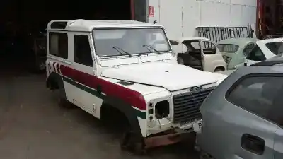 Veículo de Sucata land rover defender (ld) 2.5 td5 do ano 2000 alimentado 10p