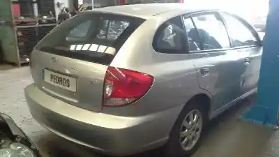 Véhicule à la ferraille kia rio ls berlina de l'année 2005 alimenté 