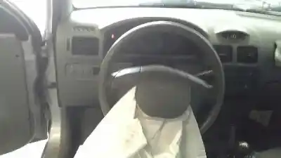 Véhicule à la ferraille kia rio ls berlina de l'année 2005 alimenté 