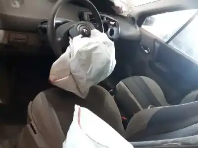 Veicolo di demolizione renault scenic ii authentique dell'anno 2003 alimentato 