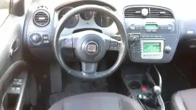 Sloopvoertuig seat toledo (5p2) exclusive van het jaar 2004 aangedreven bkd