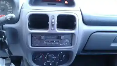 Здавання транспортного засобу renault clio ii fase i (b/cbo) 1.2 року 2001 потужний  Здавання транспортного засобу renault clio ii fase i (b/cbo) 1.2 року 2001 потужний