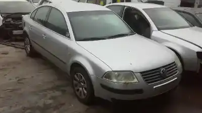 Vehículo de desguace VOLKSWAGEN PASSAT BERLINA (3B3) Trendline del año 2001 con motor AVF