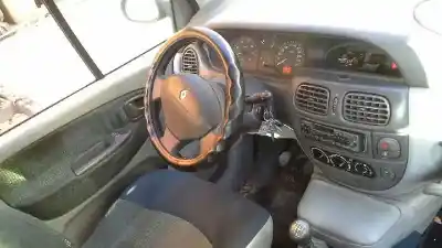Scrapping Vehicle renault scénic i monospace (ja0/1_, fa0_) 1.9 dti (ja1u) of the year 2001 powered f9q744