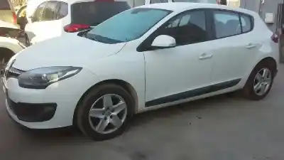 Véhicule à la ferraille RENAULT MEGANE III BERLINA 5 P Dynamique de l'année 2014 alimenté K9K