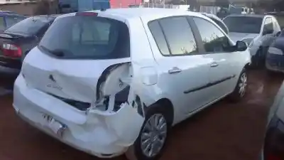 Véhicule à la ferraille renault clio iii exception de l'année 2010 alimenté d4f740