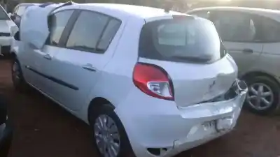 Véhicule à la ferraille renault clio iii exception de l'année 2010 alimenté d4f740