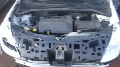 Véhicule à la ferraille renault clio iii exception de l'année 2010 alimenté d4f740