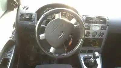 Sloopvoertuig ford mondeo berlina (ge) ambiente van het jaar 2001 aangedreven d6ba