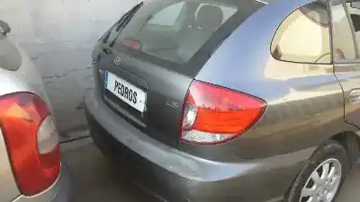 Veículo de Sucata kia rio ls berlina do ano 2004 alimentado a5d