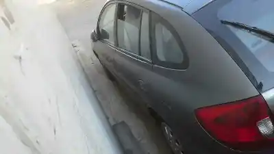 Veículo de Sucata kia rio ls berlina do ano 2004 alimentado a5d