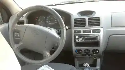 Veículo de Sucata kia rio ls berlina do ano 2004 alimentado a5d