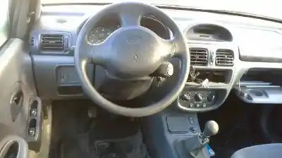 Veículo de Sucata renault clio ii fase i (b/cbo) 1.2 do ano 2001 alimentado  Veículo de Sucata renault clio ii fase i (b/cbo) 1.2 do ano 2001 alimentado