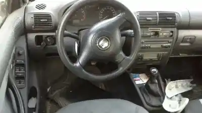 Здавання транспортного засобу seat leon (1m1) signo року 2001 потужний azd