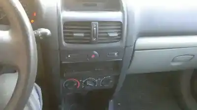 Здавання транспортного засобу renault clio ii fase ii (b/cb0) expression року 2001 потужний d4f712