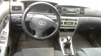 Sloopvoertuig toyota corolla (e12) 2.0 turbodiesel cat van het jaar 2002 aangedreven 1cdftv