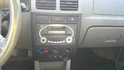 Sloopvoertuig kia rio rs berlina van het jaar 2005 aangedreven 