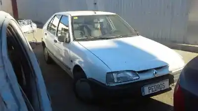 Vehicul casat renault 19 hatchback (b/c53) europa al anului 1994 alimentat 