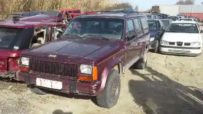 Véhicule à la ferraille JEEP CHEROKEE (XJ) Country de l'année 1992 alimenté 202MX10