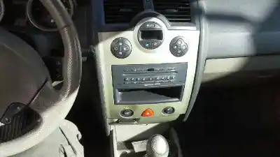 Veicolo di demolizione renault megane ii classic berlina luxe dynamique dell'anno 2004 alimentato f9q 800