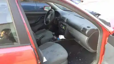 Здавання транспортного засобу seat leon (1m1) signo року 2000 потужний akl