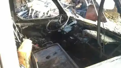 Veículo de Sucata nissan trade 100 caja cerrada. techo elevado do ano 1993 alimentado a428