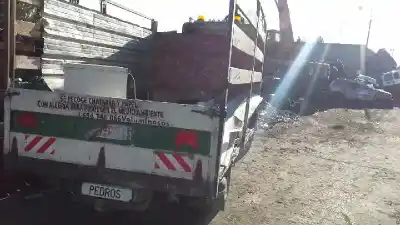 Veículo de Sucata nissan trade 100 caja cerrada. techo elevado do ano 1993 alimentado a428