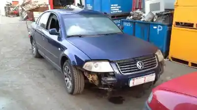 Vehículo de desguace VOLKSWAGEN PASSAT BERLINA (3B3) Edition del año 2000 con motor AWX