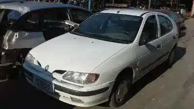 Veículo de Sucata renault megane i berlina hatchback (ba0) 1.4e rl 75 cv / 55 kw do ano 1996 alimentado e7j3 764
