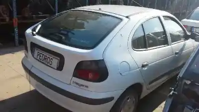 Veículo de Sucata renault megane i berlina hatchback (ba0) 1.4e rl 75 cv / 55 kw do ano 1996 alimentado e7j3 764