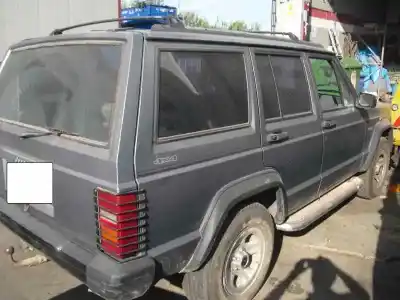 Véhicule à la ferraille jeep cherokee (xj) 2.5 jamboree de l'année 1994 alimenté p00