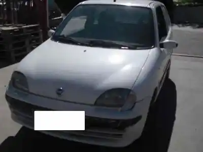 Véhicule à la ferraille fiat seicento (187) sx de l'année 2001 alimenté 187a1.000