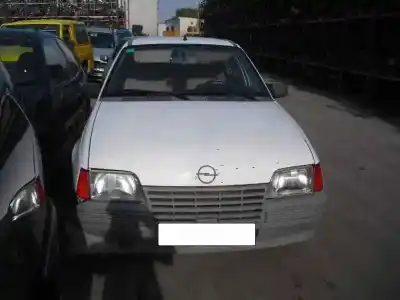 Veículo de Sucata OPEL KADETT E GL Berlina do ano 1989 alimentado 13S