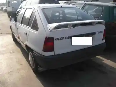 Sloopvoertuig opel kadett e gl berlina van het jaar 1989 aangedreven 13s