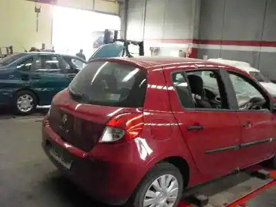 Veículo de Sucata renault clio iii 1.5 dci diesel do ano 2005 alimentado k9k 766