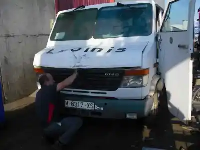Vehículo de desguace mercedes                                           814                                                                                                                                                                                                                                                        caja cerrada frigorifico                                                                                                                                                                                                                                   del año 0 con motor 