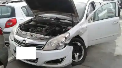 Véhicule à la ferraille opel astra h caravan navi de l'année 2008 alimenté z13dth