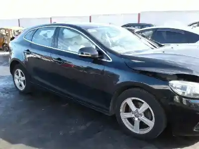 Здавання транспортного засобу volvo v40 cross country momentum року 2012 потужний d4162t