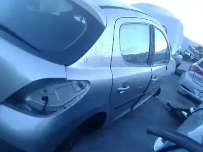 Sloopvoertuig peugeot 207 confort van het jaar 2009 aangedreven kfv