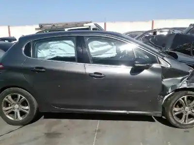 Vehicul casat peugeot 208 active al anului 2012 alimentat 9hp