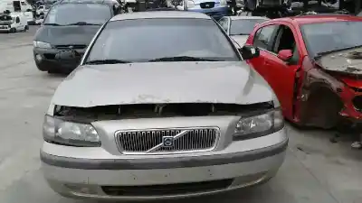 Veículo de Sucata VOLVO                                              V70 FAMILIAR                                                                                                                                                                                                                                               2.4 (125kW)                                                                                                                                                                                                                                                do ano 2001 alimentado B5244S