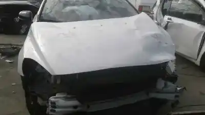 Veículo de Sucata volvo v40 cross country momentum do ano 2013 alimentado d-4162t