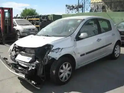 Veículo de Sucata RENAULT CLIO III 1.5 dCi Diesel CAT do ano 2008 alimentado K9K766