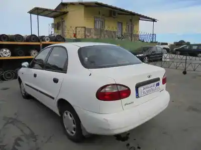 Véhicule à la ferraille daewoo lanos 1.5 cat de l'année 1999 alimenté a15sms
